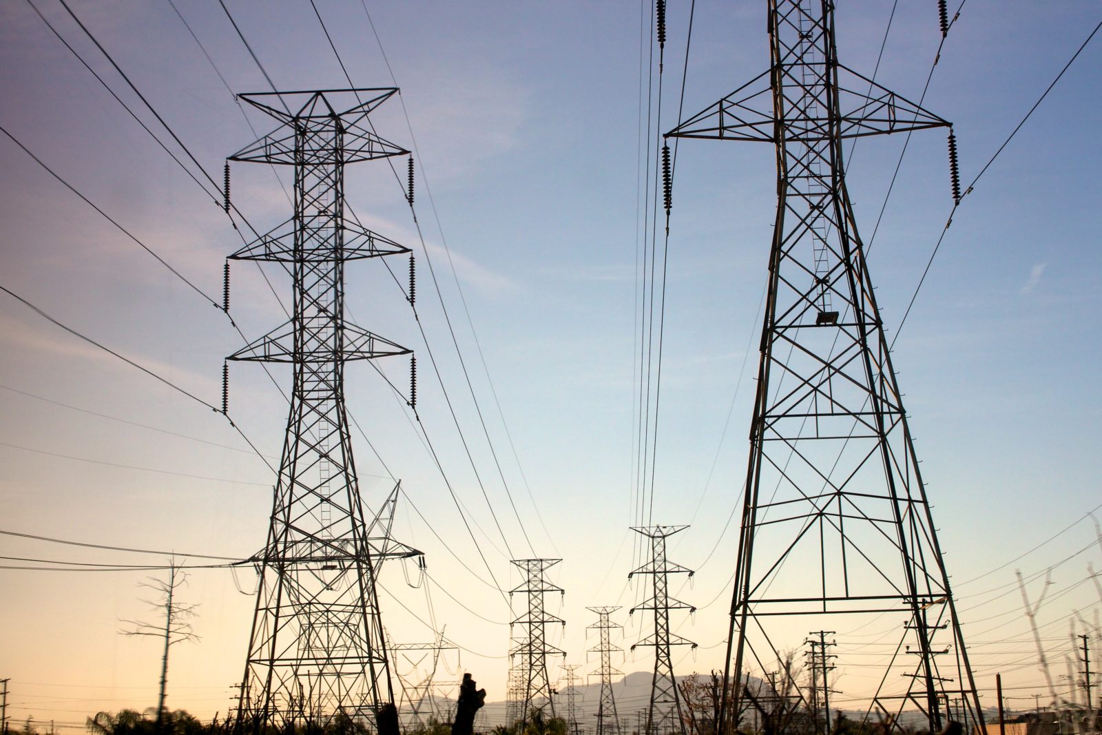climate change in los angeles county: grid vulnerability to extreme heat