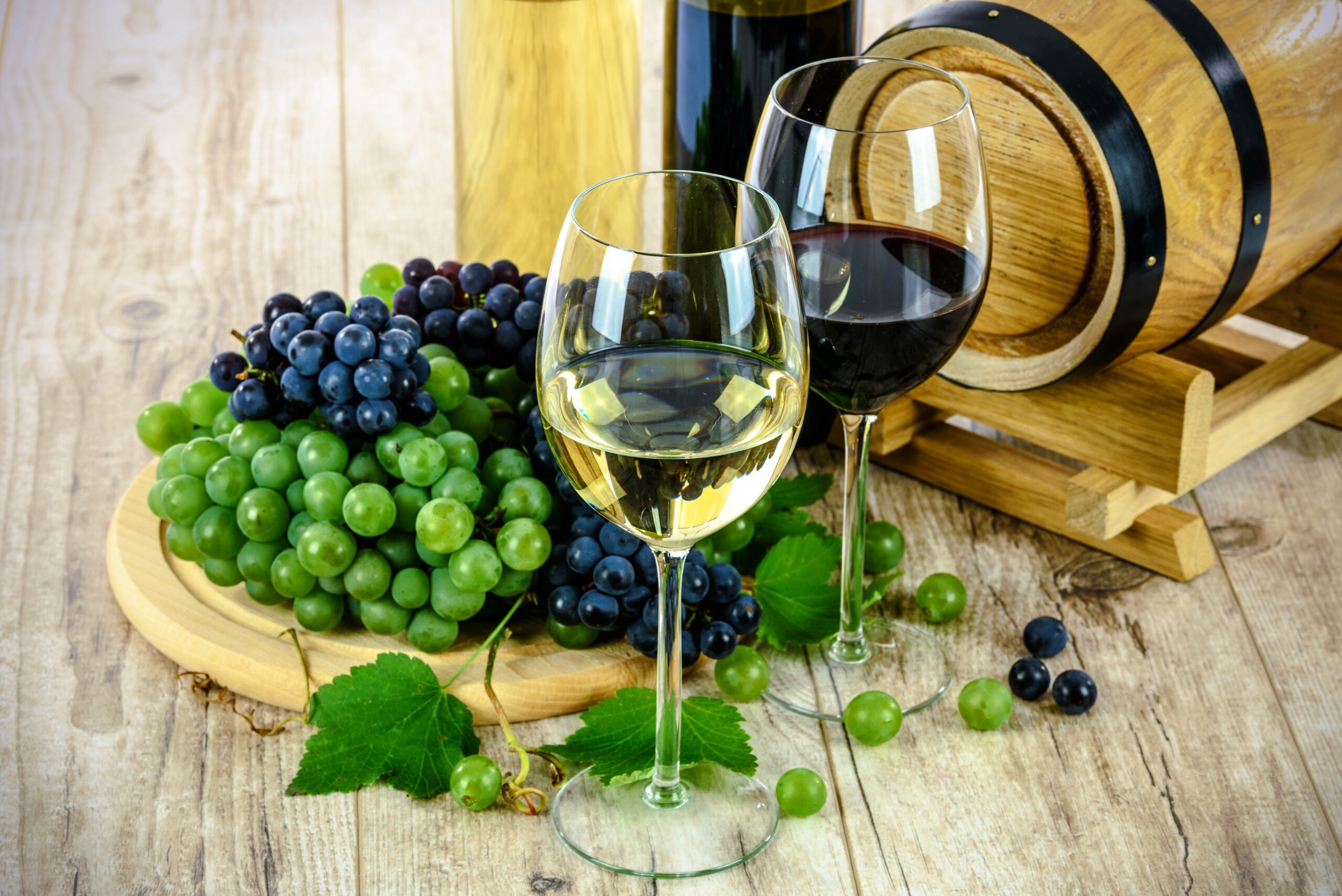 French wine, barrel and grapes