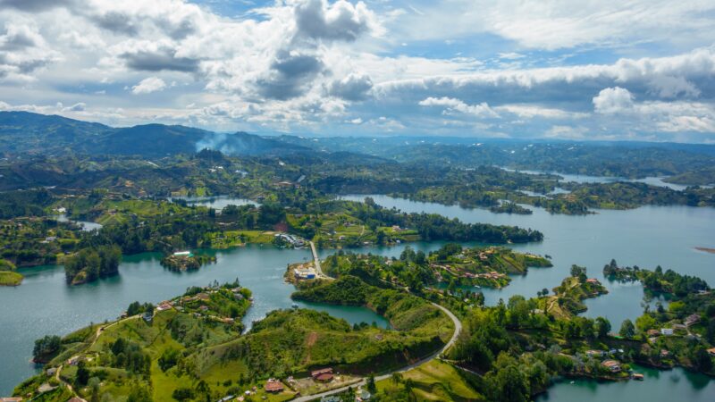 mike-swigunski-TTRvrfo-unsplash-El-Peñón-de-Guatapé