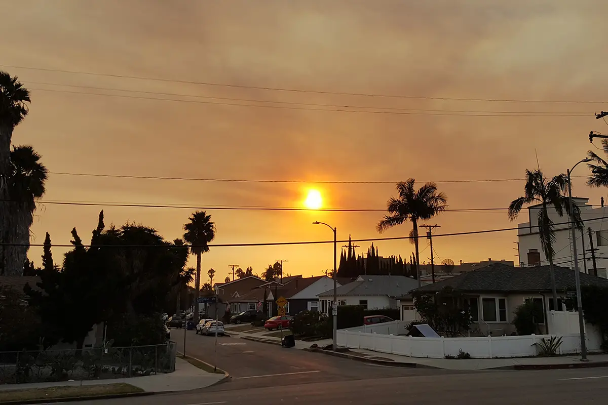 Smoke-filled-sky-in-Mar-Vista-Sean-Brenner-photo