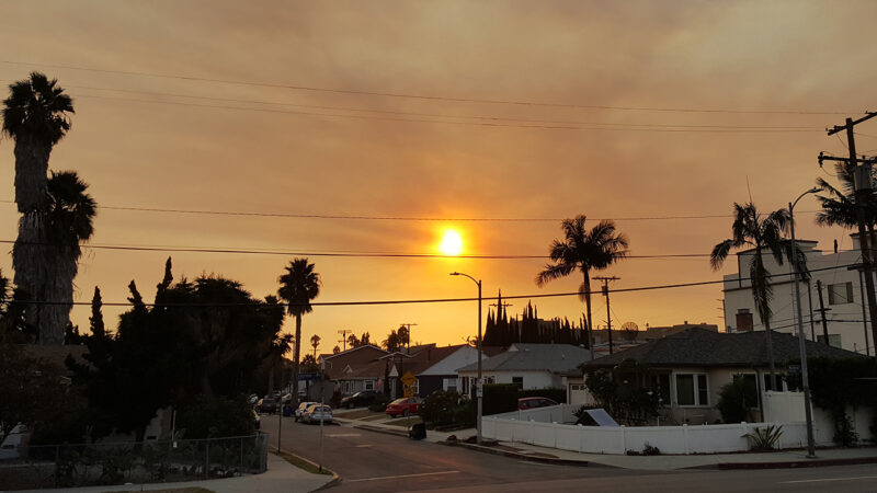Smoke-filled-sky-in-Mar-Vista-Sean-Brenner-photo