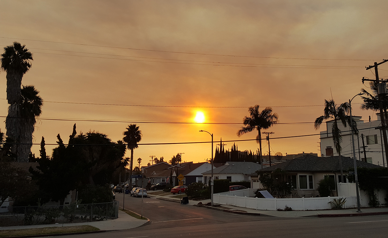 Smoke-filled-sky-in-Mar-Vista-Sean-Brenner-photo