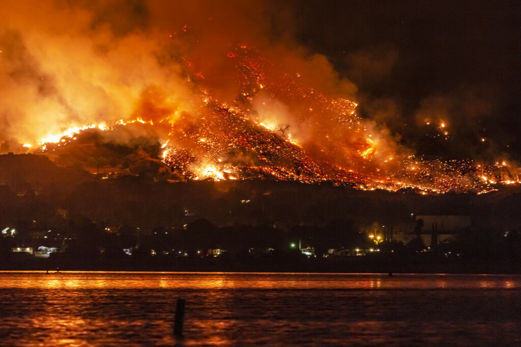 Lake-Elsinore-fire--slworking-Flickr