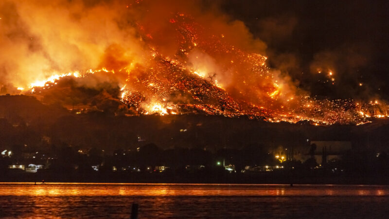 Lake-Elsinore-fire--slworking-Flickr