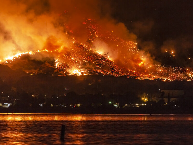 Lake-Elsinore-fire--slworking-Flickr