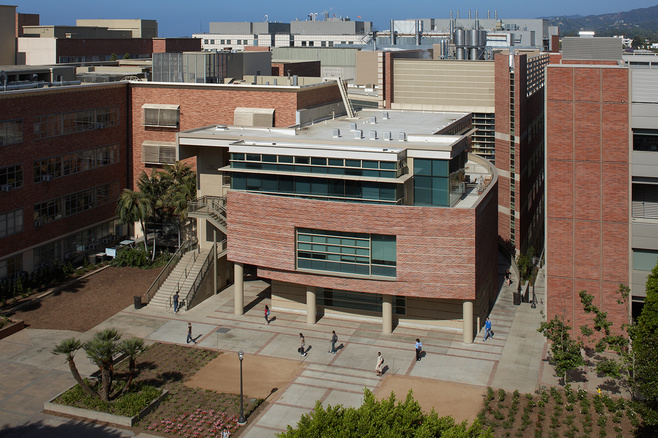 UCLALaKretzHall