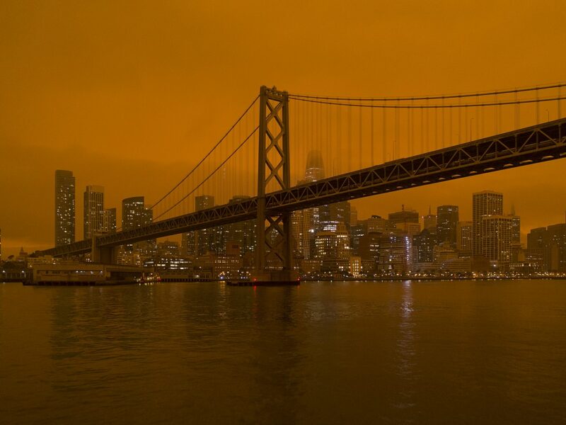 North_Complex_smoke_in_San_Francisco_-_Bay_Bridge_and_Financial_District