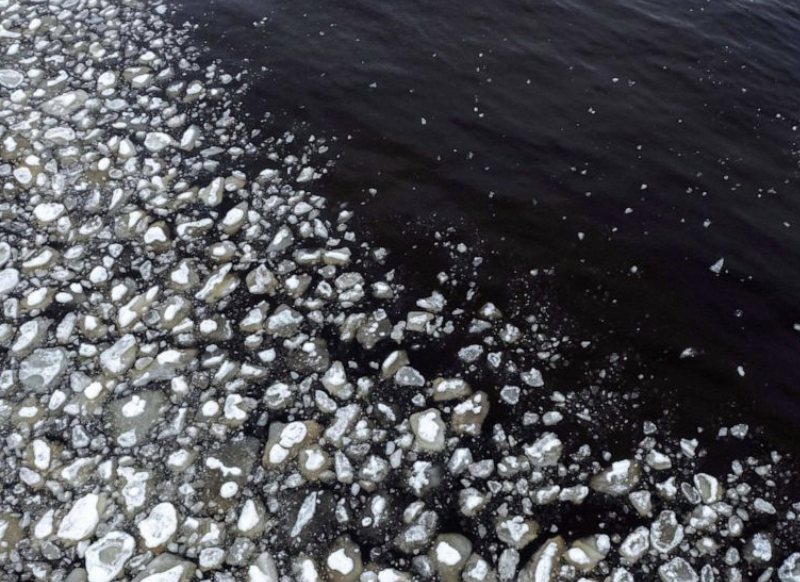 Ice chunks drifting in the Bothnia Gulf near the shore at the beginning of the spring | Olivier Morin