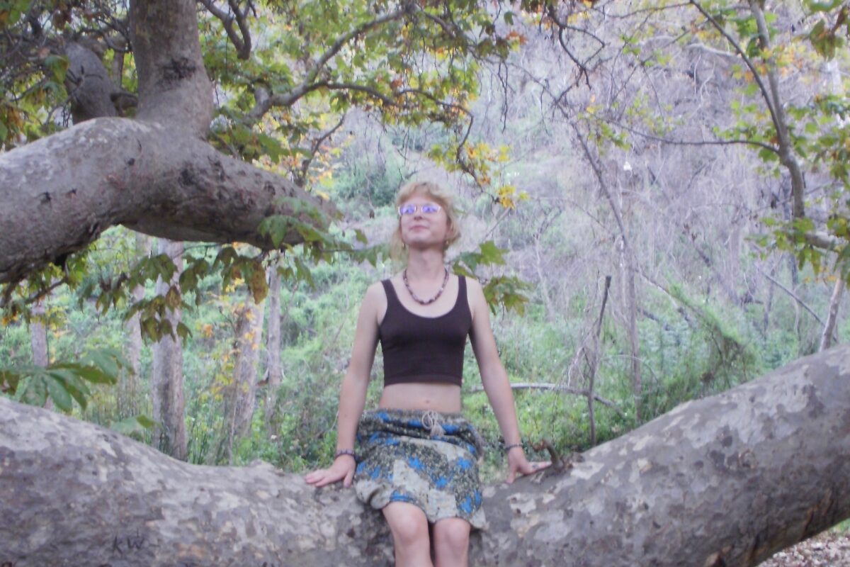 Nikita Burger sitting on a oak tree branch