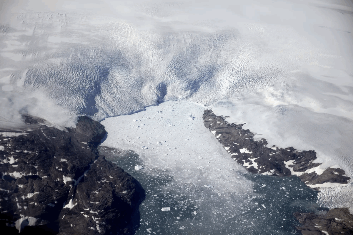 Chunks of ice break off from the Greenland ice sheet in 2017, creating a swarm of icebergs in a fjord.(David Goldman / Associated Press)