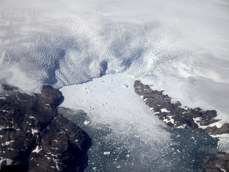 Chunks of ice break off from the Greenland ice sheet in 2017, creating a swarm of icebergs in a fjord.(David Goldman / Associated Press)