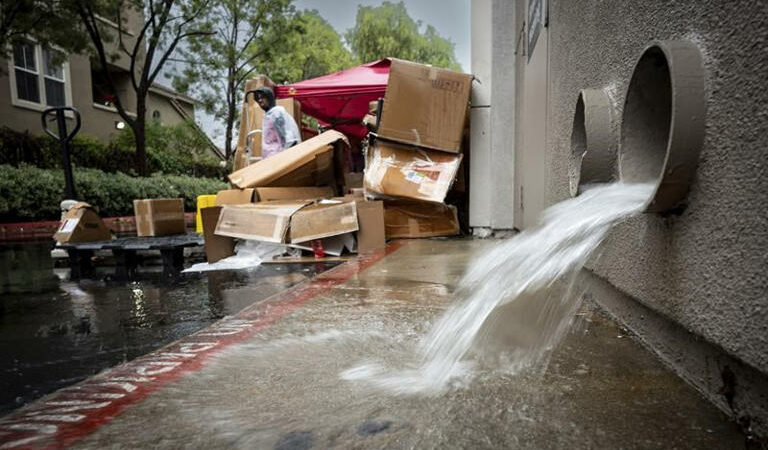 Pacific storm that unleashed coastal flooding pushes across Southern California into Arizona© Provided by The Canadian Press