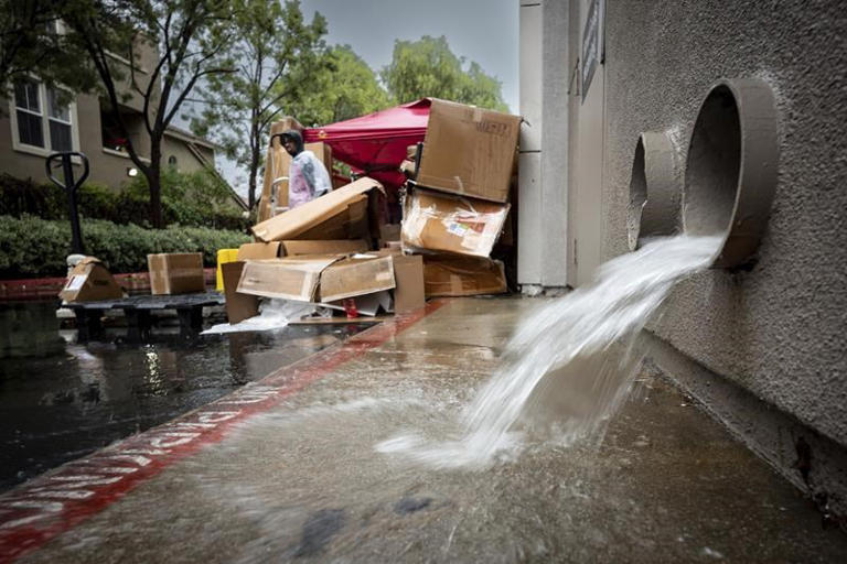 Pacific storm that unleashed coastal flooding pushes across Southern California into Arizona© Provided by The Canadian Press