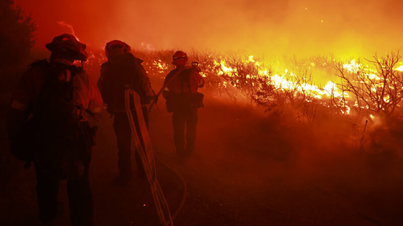 Wildfire Burns Across Southern California, firefighters try to mitigate wildfire