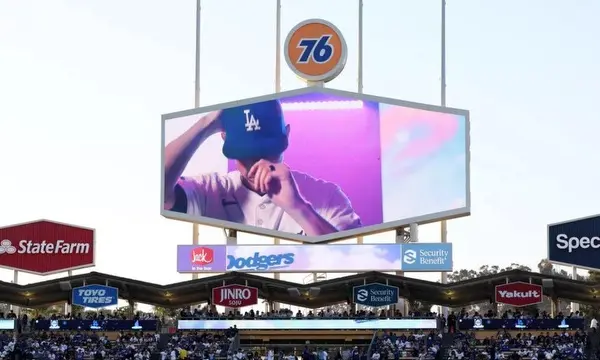 The 76 logo sits above the left field scoreboard at Dodger Stadium.