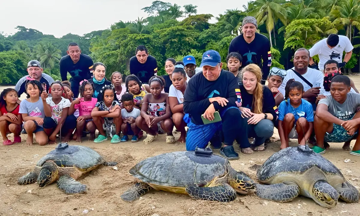 Pritzker nominee Callie Annette Veelenturf conducting an educational workshop to enhanc community engagement with marine conservation | Photo courtesy of Veelenturf