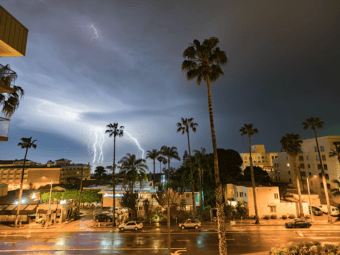 see la’s night sky electrified by phenomenal lightning show