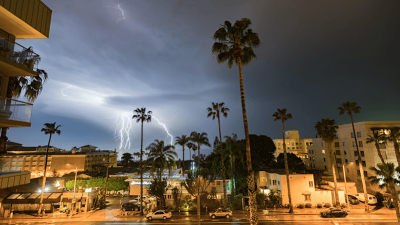 see la’s night sky electrified by phenomenal lightning show