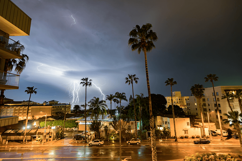 see la’s night sky electrified by phenomenal lightning show