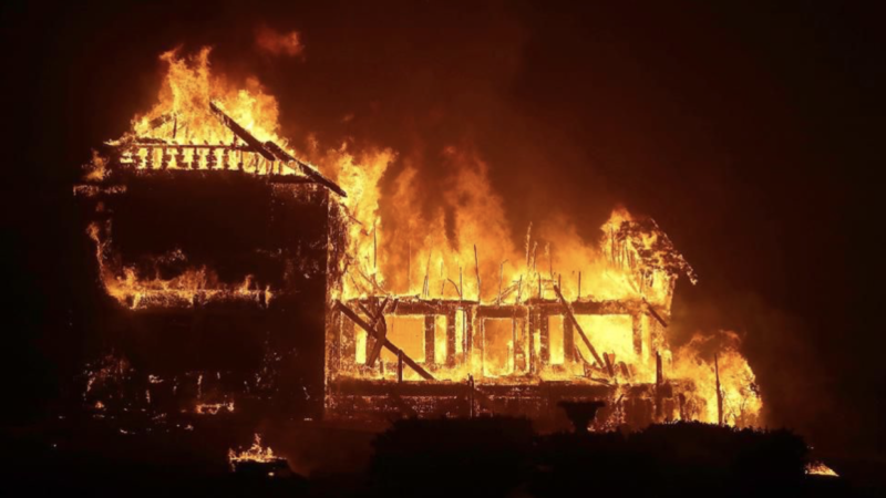 paradise burns as californian wildfire rapidly grows into an 18,000-acre beast