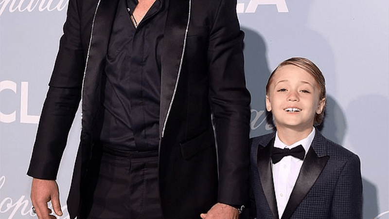 daily mail: robin thicke and son julian look sharp in suits as they attend the hollywood for science gala