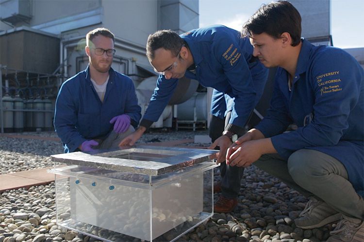 this device pulls water out of desert air
