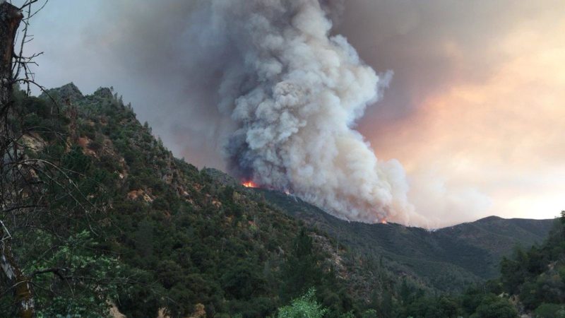 yosemite fire latest: blaze doubles in size, blankets park in smoke